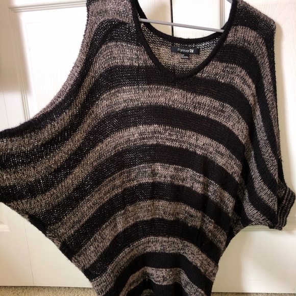 Small Forever 21 Black & Tan Striped Short Sleeve - Picture 1 of 7
